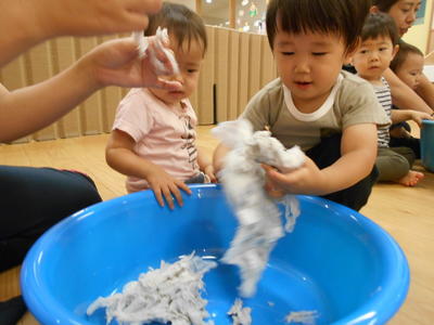 ソラスト成増　保育園　1歳児クラス　造形遊び５