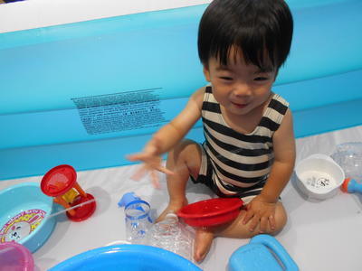 ソラスト成増保育園　１歳児クラス　水遊び
