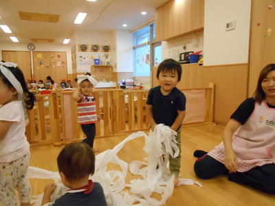 ソラスト成増　保育園　1歳児クラス　造形遊び２