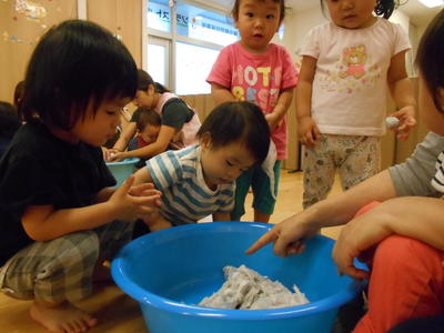 ソラスト成増　保育園　1歳児クラス　造形遊び６