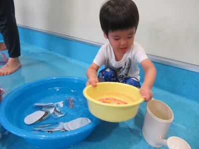 ソラスト成増保育園　２歳児　こころ組　水遊び⑤
