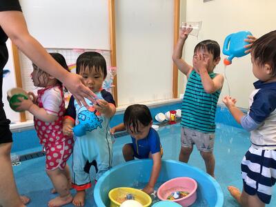 ソラスト成増保育園1歳児水遊びの様子⑩