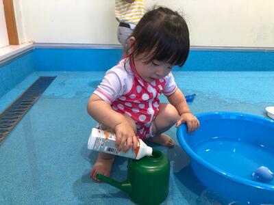 ソラスト成増保育園1歳児水遊びの様子⑥