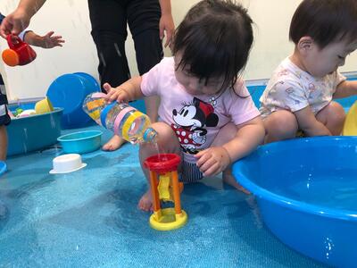 ソラスト成増保育園1歳児水遊びの様子⑦