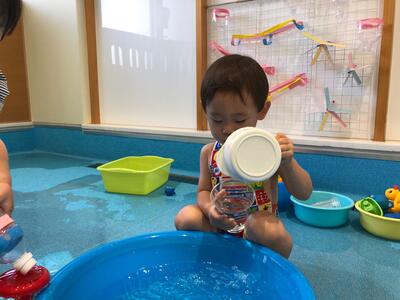 ソラスト成増保育園1歳児水遊びの様子④