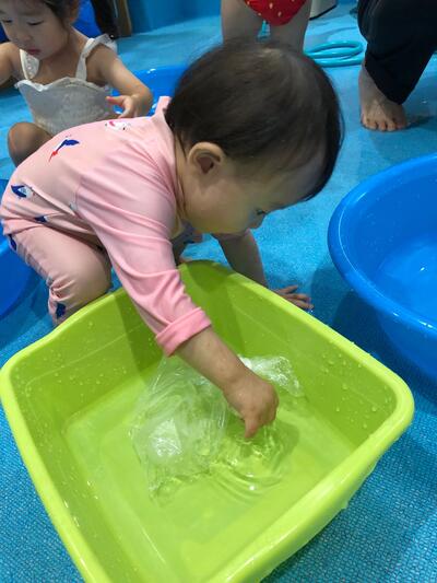 ソラスト成増保育園　１歳児　水遊び　５