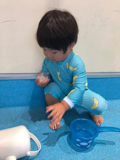 ソラスト成増保育園　１歳児　水遊び　６