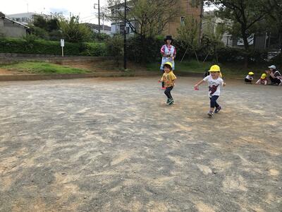 成増保育園 ２歳児　運動遊び　かけっこ４