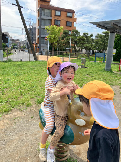 2025_57２人でゆらゆら.jpg