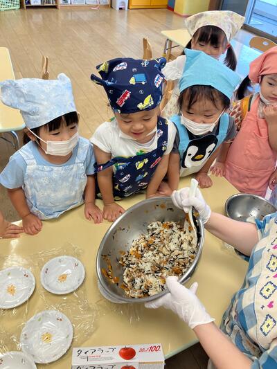 20250626_おにぎりづくり（おおいまち）3.jpg