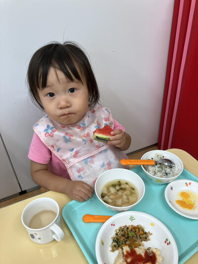 １歳スイカ食べ.jpg
