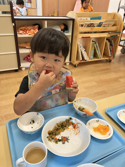 ２歳スイカ食べ.jpg