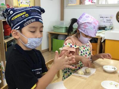 2025 9 18ソラスト高津保育園パン作り⑧.JPG