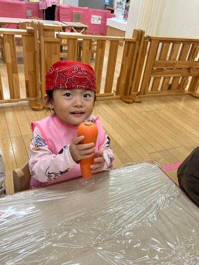 中村橋保育園'25年12月こころ 人参の型抜き (1).jpg