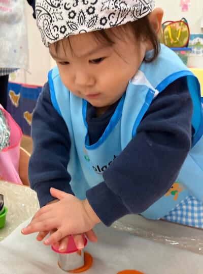中村橋保育園'25年12月こころ 人参の型抜き (3).jpg
