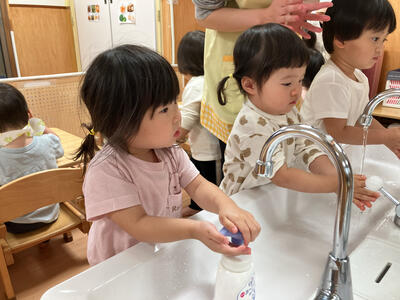 手洗い1歳児2.jpg