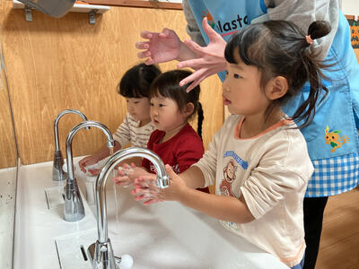 手洗い2歳児.jpg
