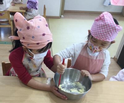 2025 11 19ソラスト高津保育園クッキー④.JPG