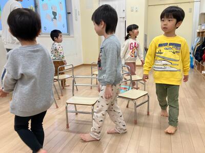 中村橋保育園'26年1月こだま　椅子取りゲーム (1).jpg